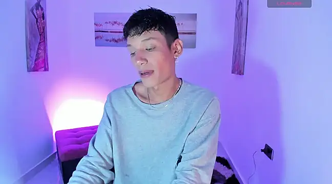 Snapshot of nicky_moo chatting on 12/17/24, 07:59 nicky moo online show from 12/17/24, 07:59