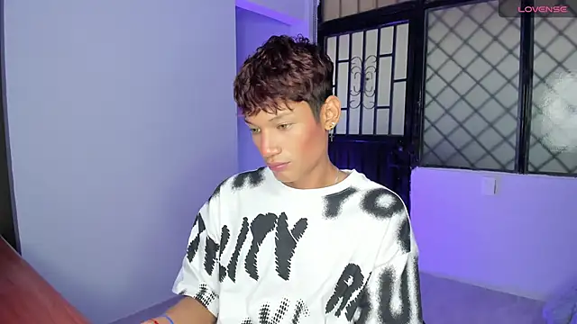 Snapshot of nicky_moo chatting on 03/11/25, 05:35 nicky moo online show from 03/11/25, 05:35