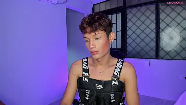 Snapshot of nicky_moo chatting on 03/22/25, 12:57 nicky moo online show from 03/22/25, 12:57