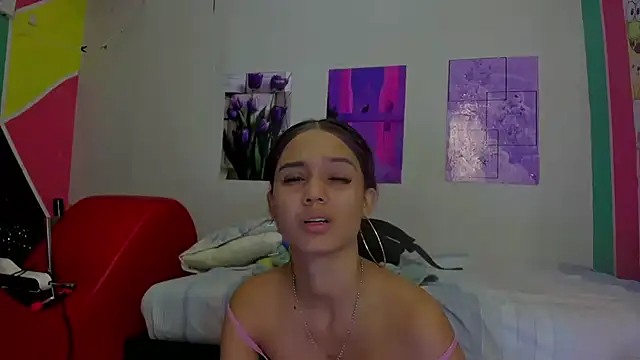 MarianaManzur online show from 02/02/25, 02:02