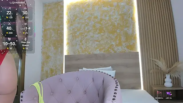 Valentina Ross  online show from 12/04/25, 11:30