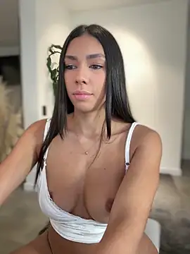 EllaSanz  online show from 10/10/25, 09:14