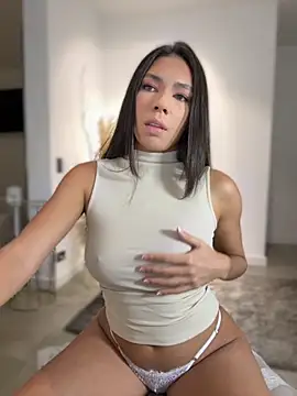 EllaSanz  online show from 11/07/25, 10:32