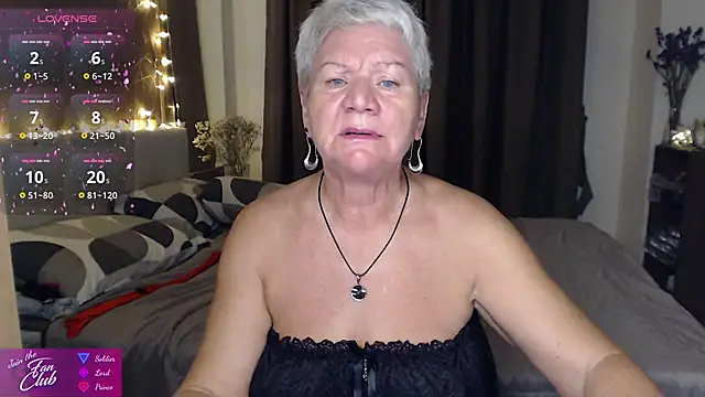 Snapshot of roxana_brooks chatting on 05/18/26, 02:23 roxana brooks online show from 05/18/26, 02:23