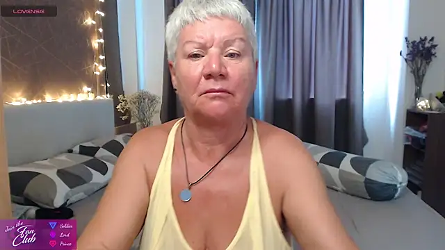 Snapshot of roxana_brooks chatting on 05/21/26, 01:01 roxana brooks online show from 05/21/26, 01:01