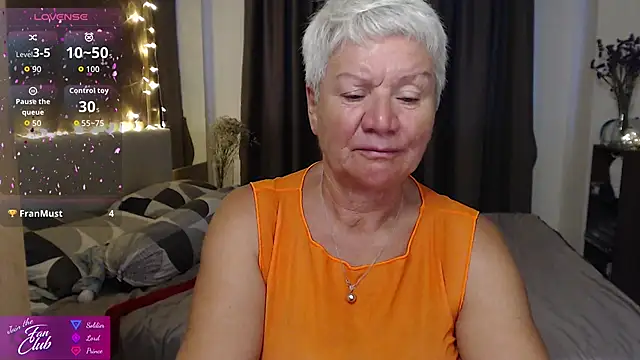 Snapshot of roxana_brooks chatting on 05/26/26, 11:39 roxana brooks online show from 05/26/26, 11:39