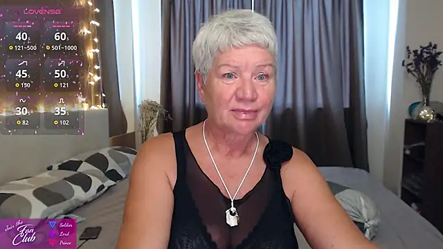 Snapshot of roxana_brooks chatting on 06/06/26, 12:05 roxana brooks online show from 06/06/26, 12:05