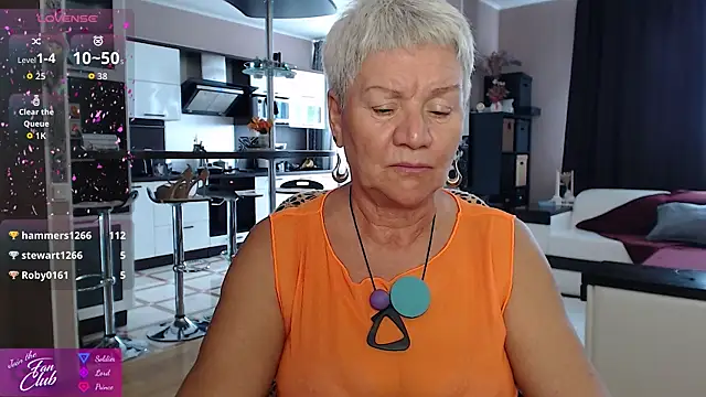 Snapshot of roxana_brooks chatting on 06/18/26, 01:15 roxana brooks online show from 06/18/26, 01:15