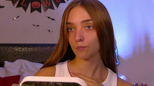 VirginieCruz online show from 10/28/25, 07:27