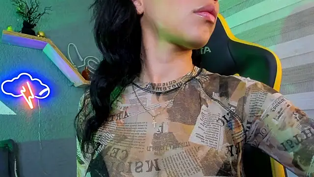 Snapshot of Marcelinee__ chatting on 01/27/25, 11:22 Marcelinee   online show from 01/27/25, 11:22