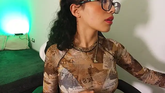 Marcelinee   online show from 11/25/25, 10:43