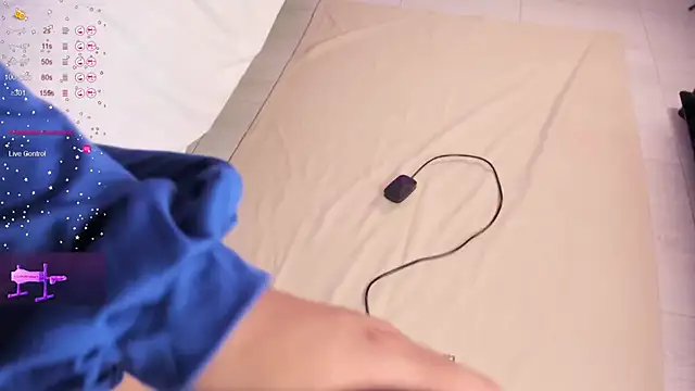 Isabella Daniell online show from 11/30/25, 04:05