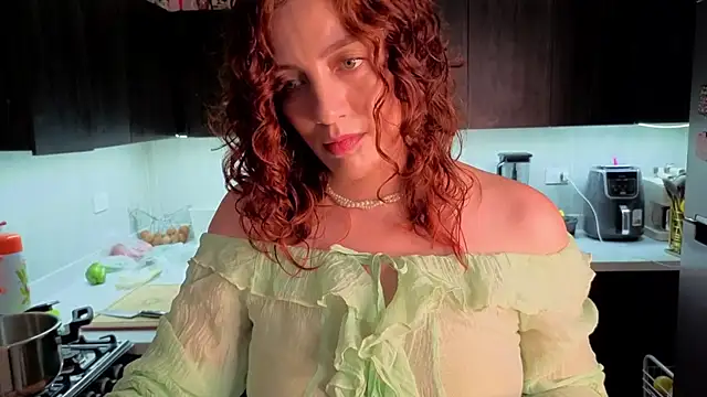 Snapshot of Mala_Bad chatting on 05/06/26, 02:44 Mala Bad online show from 05/06/26, 02:44