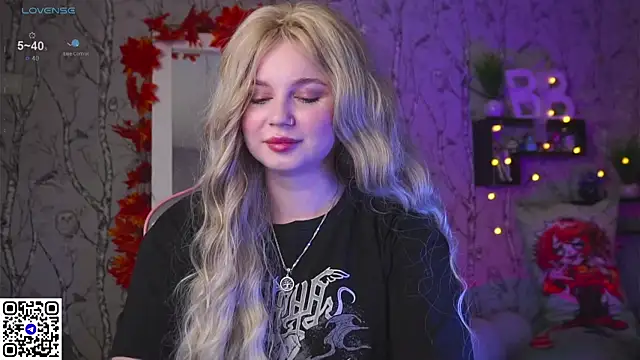 Moon Valkyrie online show from 09/17/25, 07:43