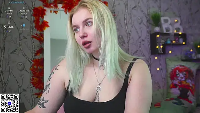 Moon Valkyrie online show from 10/22/25, 09:42