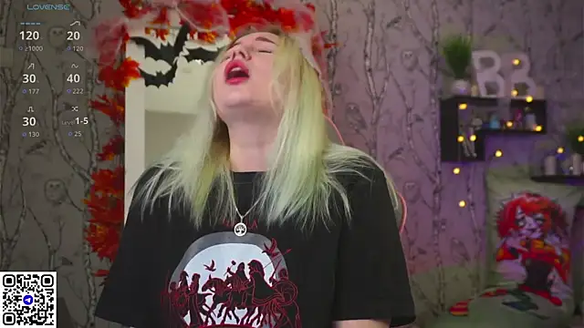 Moon Valkyrie online show from 10/28/25, 09:02