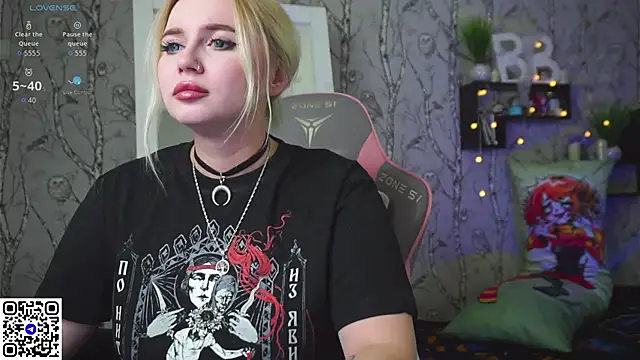 Moon Valkyrie online show from 12/23/25, 10:57