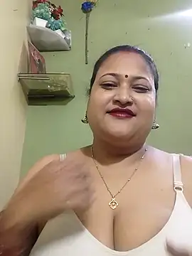 Snapshot of Mona_love143 chatting on 10/14/25, 11:22 Mona love143 online show from 10/14/25, 11:22