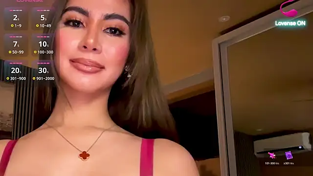 Snapshot of HeavenlyBlair chatting on 10/28/25, 03:21 HeavenlyBlair online show from 10/28/25, 03:21