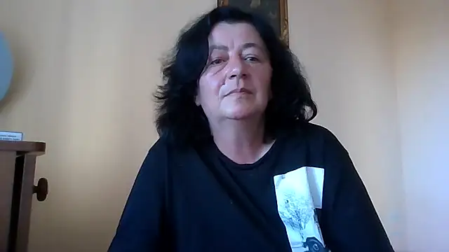 Snapshot of GypsiQueen2 chatting on 06/12/26, 04:50 GypsiQueen2 online show from 06/12/26, 04:50