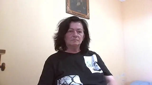 Snapshot of GypsiQueen2 chatting on 06/17/26, 05:25 GypsiQueen2 online show from 06/17/26, 05:25