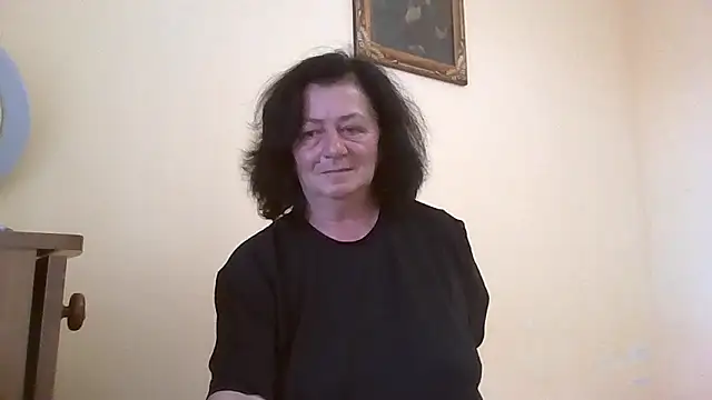 Snapshot of GypsiQueen2 chatting on 06/18/26, 05:17 GypsiQueen2 online show from 06/18/26, 05:17
