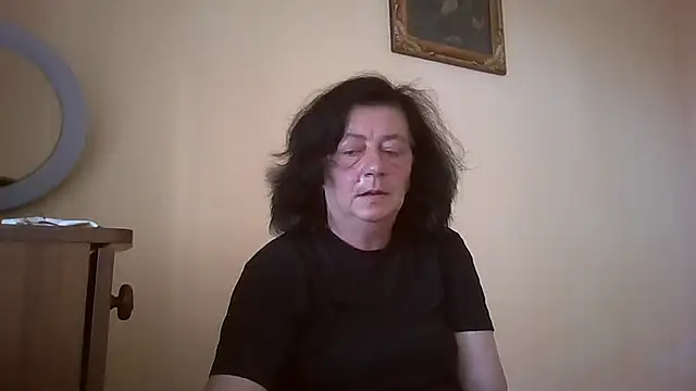 Snapshot of GypsiQueen2 chatting on 06/19/26, 04:33 GypsiQueen2 online show from 06/19/26, 04:33