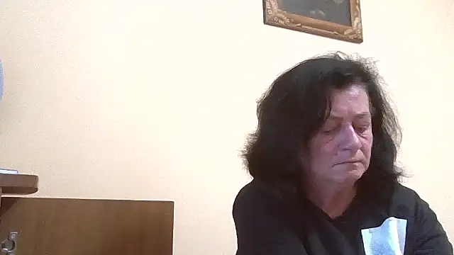 Snapshot of GypsiQueen2 chatting on 06/20/26, 06:22 GypsiQueen2 online show from 06/20/26, 06:22