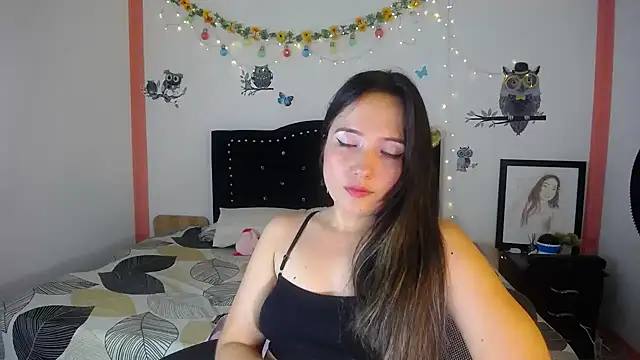 Snapshot of naughty_girl_4u chatting on 12/27/24, 05:37 naughty girl 4u online show from 12/27/24, 05:37