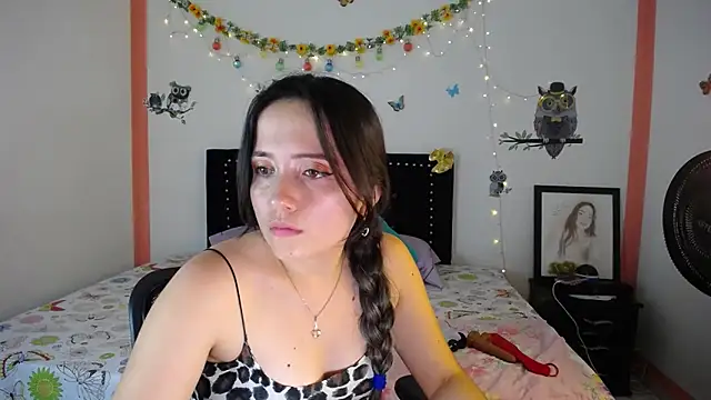 Snapshot of naughty_girl_4u chatting on 02/17/25, 06:26 naughty girl 4u online show from 02/17/25, 06:26