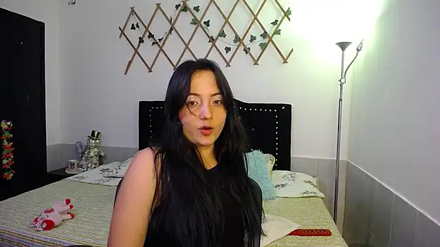 Snapshot of naughty_girl_4u chatting on 10/21/25, 07:36 naughty girl 4u online show from 10/21/25, 07:36