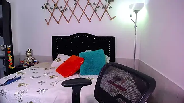 naughty girl 4u online show from 11/18/25, 07:29