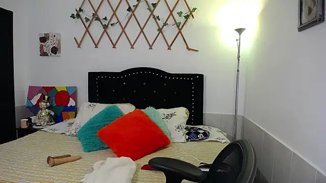 naughty girl 4u online show from 04/08/26, 08:20