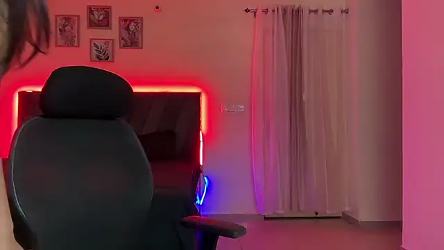 Hottie ishuu online show from 04/15/26, 07:58