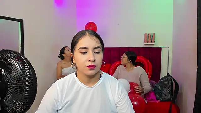 Snapshot of Afrodita-hott chatting on 02/14/25, 12:03 Afrodita-hott online show from 02/14/25, 12:03