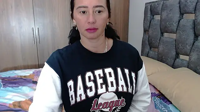 sara hott 1 online show from 01/23/25, 07:40