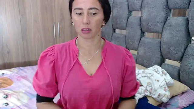 sara hott 1 online show from 02/01/25, 08:26