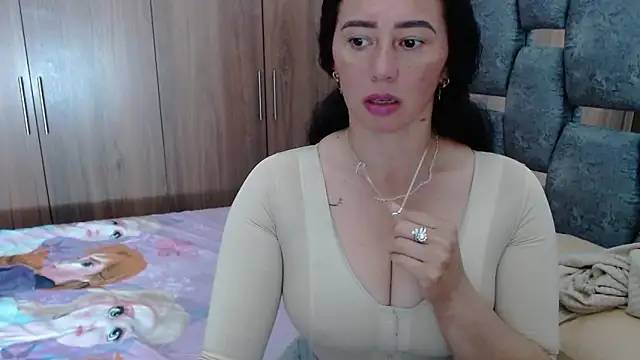 sara hott 1 online show from 02/10/25, 07:28