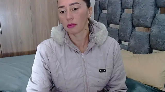 sara hott 1 online show from 02/20/25, 06:57