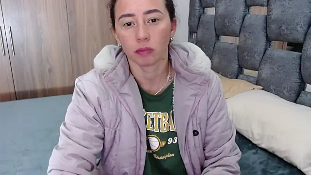 sara hott 1 online show from 02/27/25, 01:38