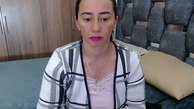 sara hott 1 online show from 03/05/25, 12:44