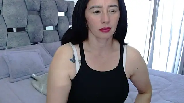 sara hott 1 online show from 09/10/25, 07:47