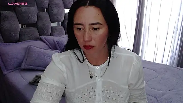 sara hott 1 online show from 10/21/25, 08:09