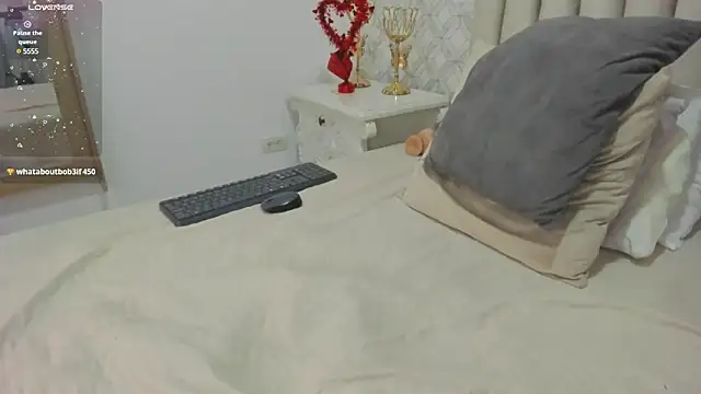 Pia Johnson  online show from 02/15/25, 05:51