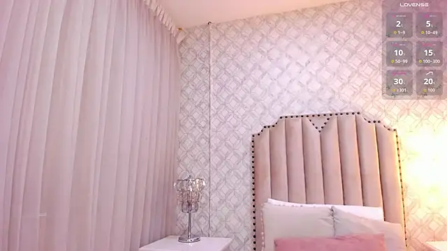 Pia Johnson  online show from 09/28/25, 11:37