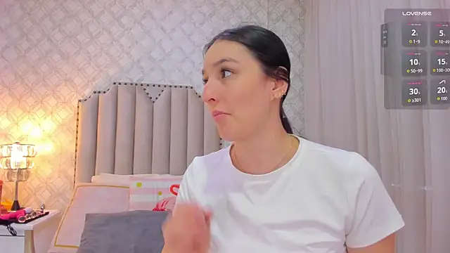 Pia Johnson  online show from 04/14/26, 11:49