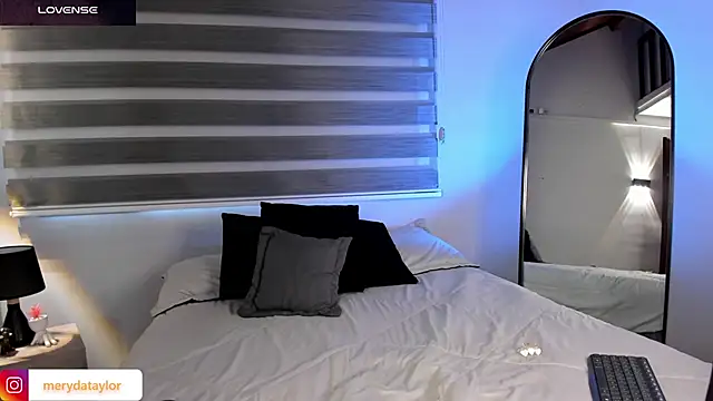 Snapshot of MERIDA_TAYLOR chatting on 02/12/26, 12:55 MERIDA TAYLOR online show from 02/12/26, 12:55