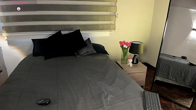 MERIDA TAYLOR online show from 04/18/26, 01:26