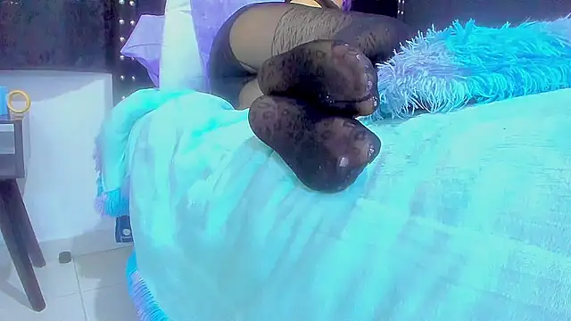 amareto queen online show from 10/31/25, 10:22