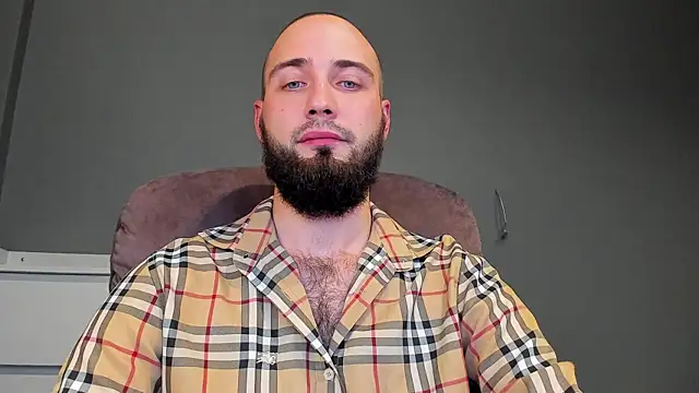 Snapshot of A_____________ chatting on 11/12/25, 01:06 A online show from 11/12/25, 01:06